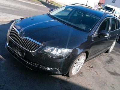 Gebraucht Skoda Superb 140 PS (102 kW) 2013 Schwarz Kombi