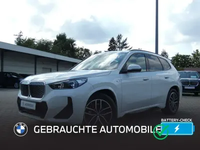 Gebraucht BMW iX1 M Sport 150 kW (204 PS) 2025 Alpinweiß uni SUV