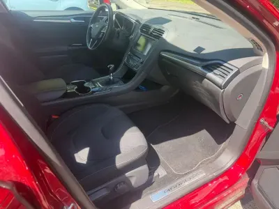 Gebraucht Ford Mondeo Titanium 160 PS (117 kW) 2015 Rot Limousine
