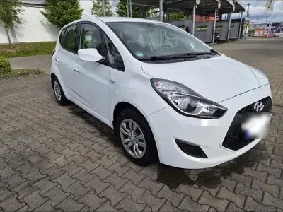 Gebraucht Hyundai i20 Space 125 PS (91 kW) 2019 Weiß Kleinwagen