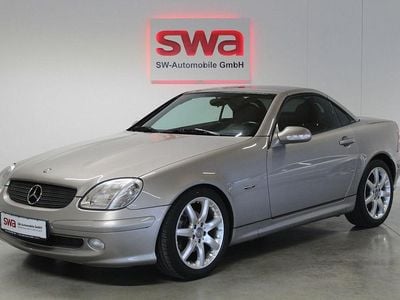 Silber Gebraucht 2002 Mercedes SLK200 Cabrio | 14.490 €