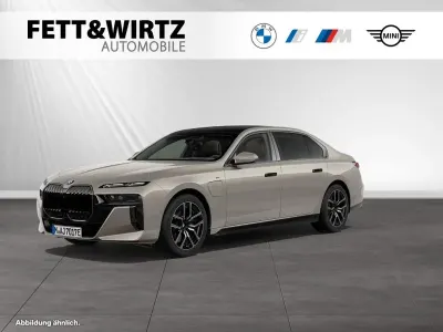 Gebraucht BMW 750e M Sport 489 PS (359 kW) 2025 Oxidgrau ii metallic Limousine