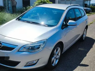 Gebraucht Opel Astra Design Edition 110 PS (80 kW) 2012 Silber Kombi