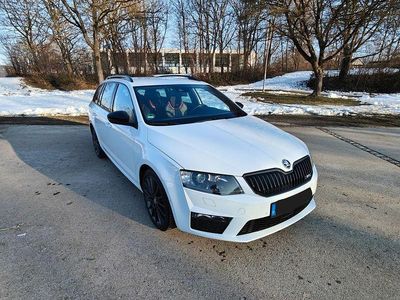 Gebraucht Skoda Octavia RS 230 PS (169 kW) 2016 Weiß Kleinwagen
