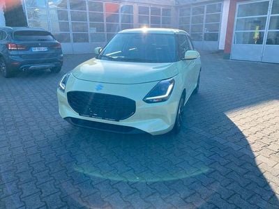 Begagnad Suzuki Swift Comfort+ 83 HK (61 kW) 2025 Gul Halvkombi