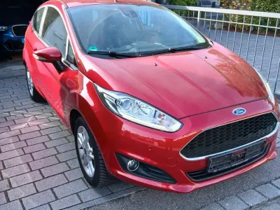 Gebraucht Ford Fiesta Celebration 80 PS (58 kW) 2017 Rot Kleinwagen
