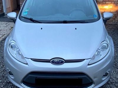 gebraucht Ford Fiesta EZ 12/2012 PDC/beheizbare Scheibe/SHZ