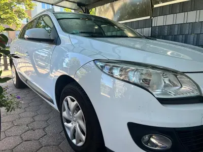 Gebraucht Renault Mégane III Dynamique 110 PS (80 kW) 2013 Weiß Limousine