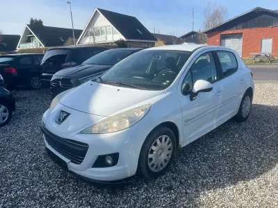 Gebraucht Peugeot 207 Premium 92 PS (67 kW) 2011 Weiß Limousine