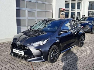 Neu Toyota Yaris Hybrid 117 PS (86 kW) 2025 Grau Limousine