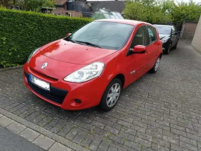 Używany Renault Clio IV Collection 101 KM (74 kW) 2013 Czerwony Hatchback