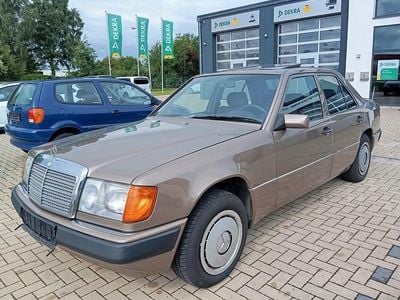 Gebraucht Mercedes 250 94 PS (69 kW) 1990 Braun Limousine