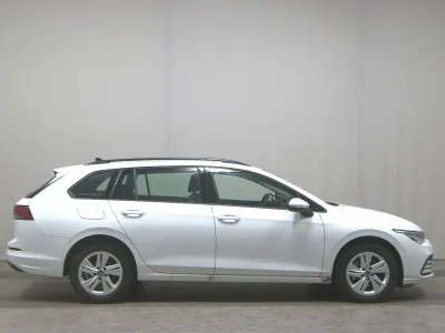 Gebraucht VW Golf VIII Life 150 PS (110 kW) 2021 Weiss Kombi
