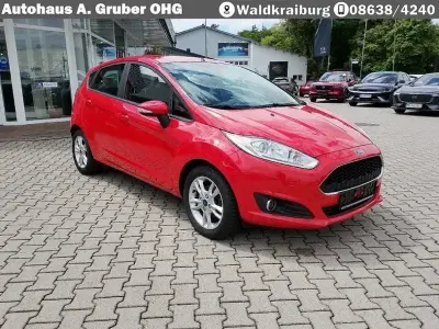 Gebraucht Ford Fiesta 101 PS (74 kW) 2016 Rot Kleinwagen