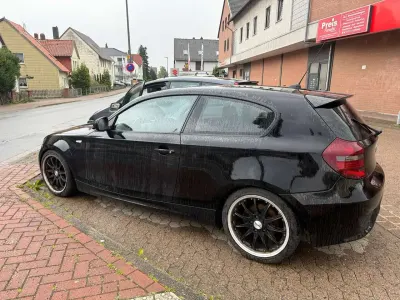 Gebraucht BMW 116 122 PS (89 kW) 2011 Schwarz Kleinwagen