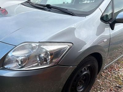 Second-hand Toyota Auris Team 124 CP (91 kW) 2008 Argintiu Hatchback