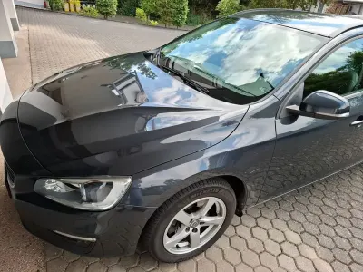 Gebraucht Volvo V60 Business Edition 190 PS (139 kW) 2016 Grau Kombi