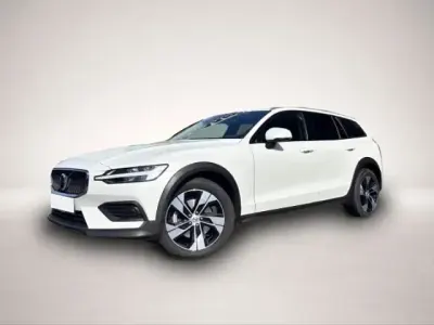 Gebraucht Volvo V60 CC Plus 197 PS (144 kW) 2023 Weiß Kombi