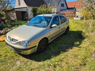 Grau Gebraucht 2001 Renault Mégane Limousine | 1.400 € (Guter Preis)
