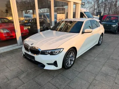 Gebraucht BMW 330 Sport Line 258 PS (189 kW) 2019 Weiß Limousine