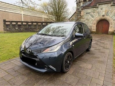 Gebraucht Toyota Aygo 69 PS (50 kW) 2015 Blau Kleinwagen