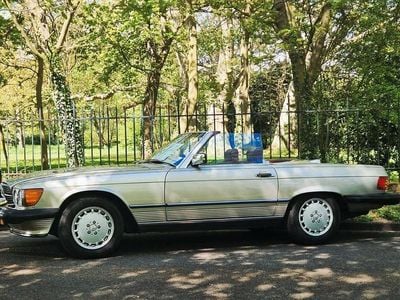 Usata Mercedes 560 230 CV (169 kW) 1987 Oro Cabrio