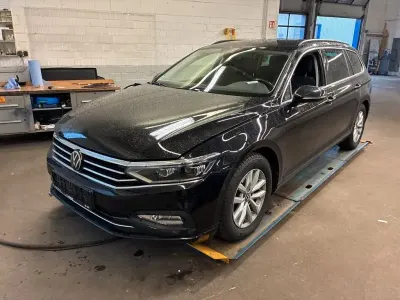 Gebraucht VW Passat Business 150 PS (110 kW) 2023 Schwarz Kombi