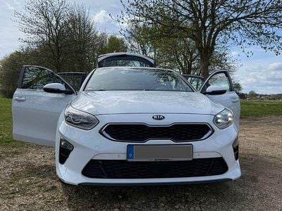 Gebraucht Kia Ceed Spirit 140 PS (102 kW) 2021 Weiß Kleinwagen