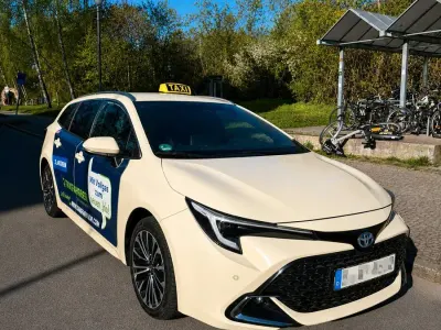 Gebraucht Toyota Corolla Team 102 PS (75 kW) 2024 Weiß Kombi
