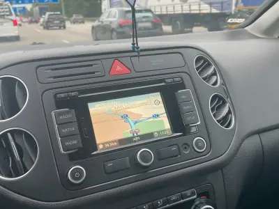 Gebraucht VW Golf VI 105 PS (77 kW) 2010 Blau Kleinwagen