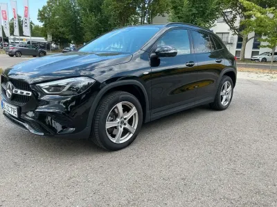 Gebraucht Mercedes GLA250 Progressive 163 PS (119 kW) 2025 Schwarz SUV