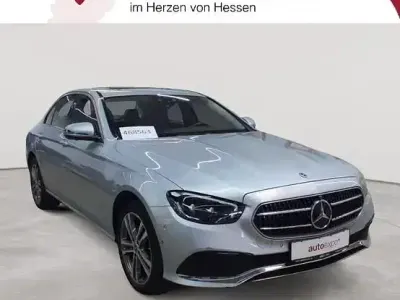 Gebraucht Mercedes E220 Avantgarde 194 PS (142 kW) 2021 Hightechsilber metallic Limousine