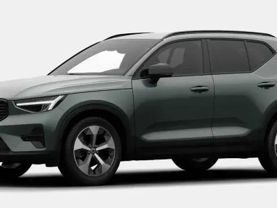 Neu Volvo XC40 Plus 197 PS (144 kW) 2026 Grün SUV