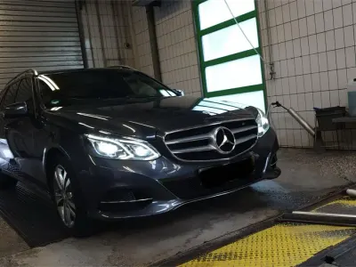Gebraucht Mercedes E220 Avantgarde 170 PS (125 kW) 2015 Andere farben Kombi