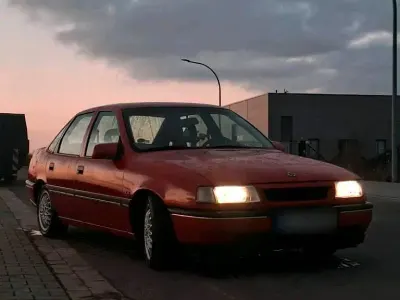 Usata Opel Vectra 75 CV (55 kW) 1989 Rosso Utilitaria