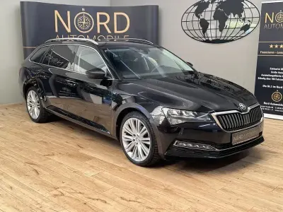 Gebraucht Skoda Superb Style 150 PS (110 kW) 2023 Schwarzmagic perlef (metallic) Kombi
