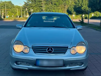 Gebraucht Mercedes C180 143 PS (105 kW) 2002 Silber Coupé