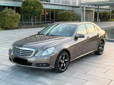 Gebraucht Mercedes E250 204 PS (150 kW) 2009 Braun Limousine