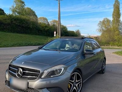 Gebraucht Mercedes A180 109 PS (80 kW) 2012 Grau Kleinwagen