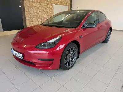Käytetty Tesla Model 3 Standard Range 219 kW (299 HP) 2023 Punainen Sedan