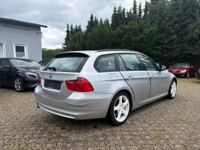 Gebraucht BMW 318 143 PS (105 kW) 2011 Titansilber Kombi