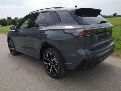 Neu VW Tiguan R-line 193 PS (141 kW) 2025 Delfingrau metallic SUV