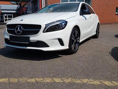 Gebraucht Mercedes A180 Urban 122 PS (89 kW) 2016 Weiß Limousine