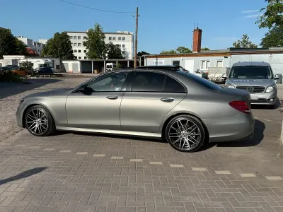 Gebraucht Mercedes E220 194 PS (142 kW) 2016 Weiß Limousine