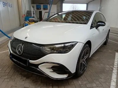 Używany Mercedes EQE300 AMG 180 kW (245 KM) 2023 Biały Sedan/Limuzyna