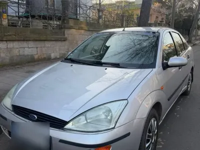 Occasion Ford Focus 100 ch (73 kW) 1999 Gris Berline