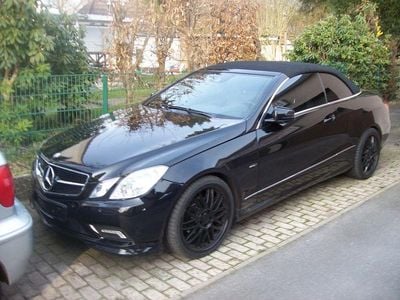 Gebraucht Mercedes E200 AMG 184 PS (135 kW) 2010 Schwarz Cabrio