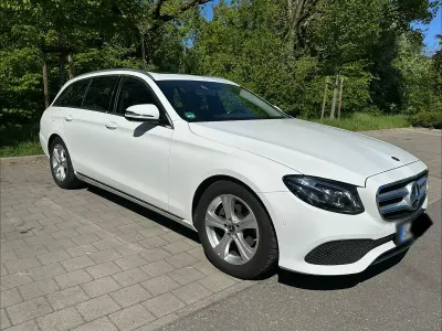 Gebraucht Mercedes E220 Avantgarde 194 PS (142 kW) 2017 Weiß Kombi