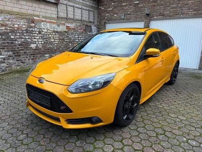 Gebraucht Ford Focus ST 250 PS (183 kW) 2013 Orange Limousine