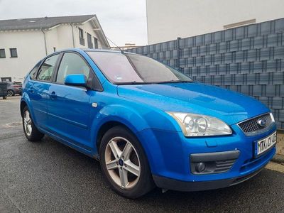 Gebraucht Ford Focus Ghia 116 PS (85 kW) 2005 Blau Limousine